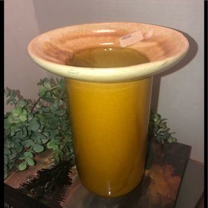 Vintage  marked USA 439 vase